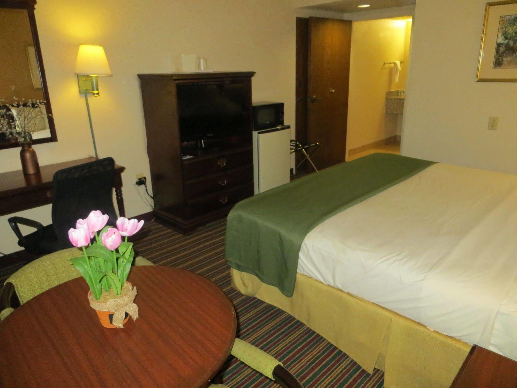 Quality Inn & Suites Atlanta Stone Mountain Exteriér fotografie